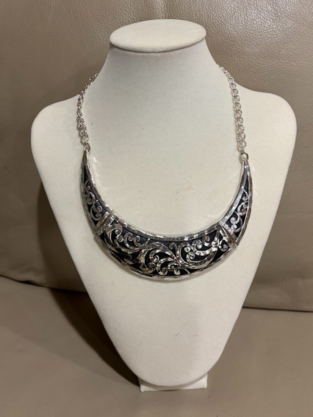 Fashion necklace and earrings set (Preowned)